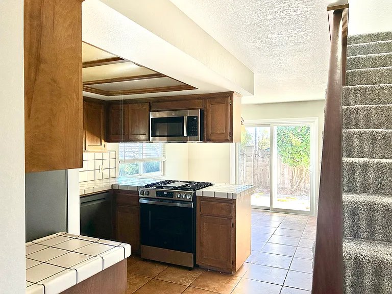 1396 Brighton Ave — Photo 4