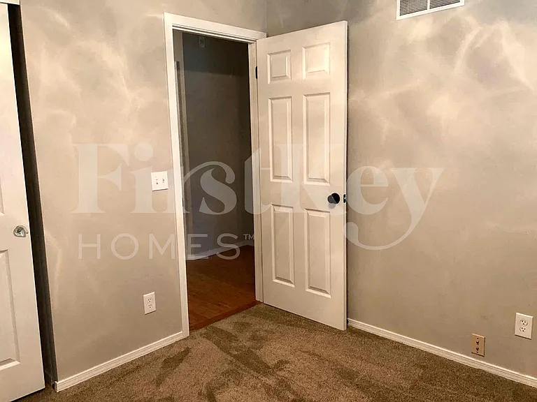 1037 Pegasus Cir — Photo 24