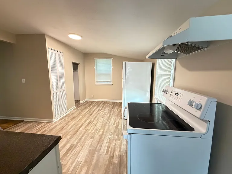 1411 Sale Ave — Photo 8