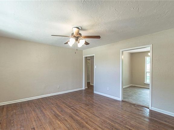 3rd image of 2606 Maple Dr