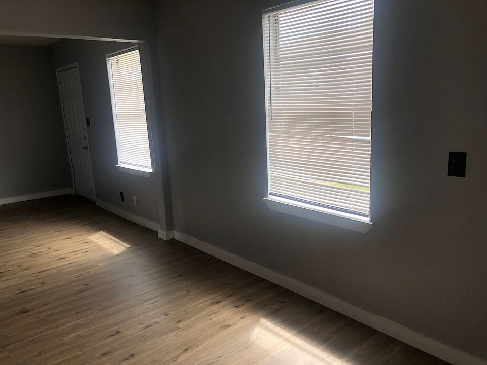 Kitchen to living room