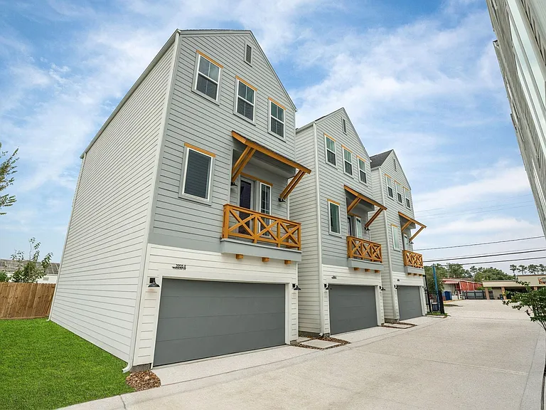3905 Pinemont Dr #F — Photo 1