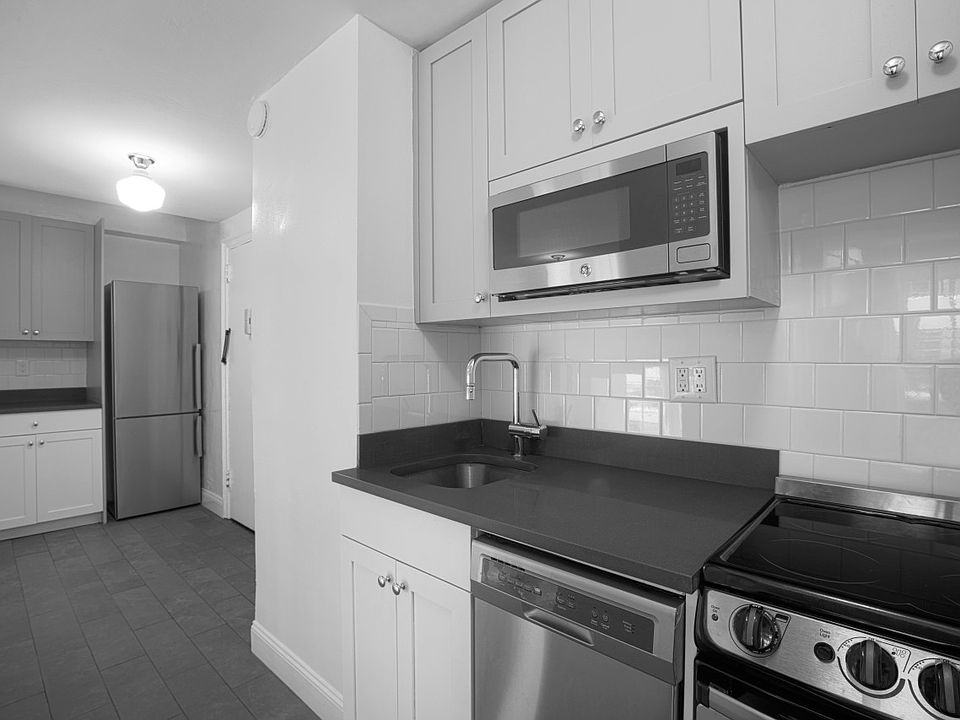 1st image of 310 E 44th St APT 1610