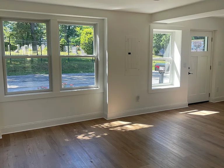 109 Marble Ave — Photo 5