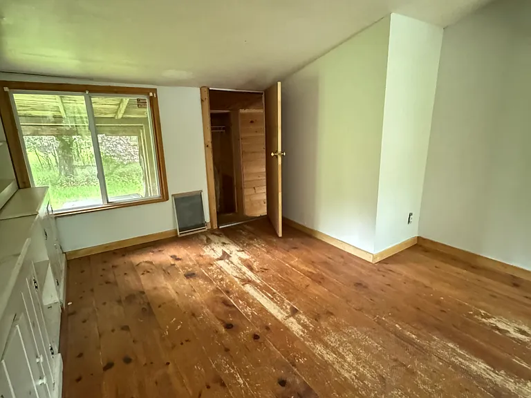 422 Mill Rd — Photo 9