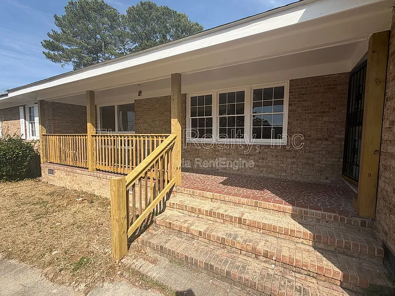 1600 King Cir — Photo 3