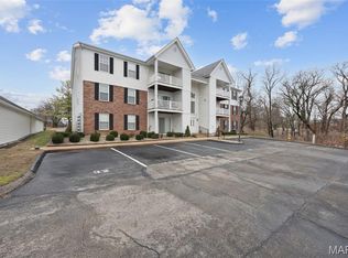 3605 Tracey Rich Rd APT 1B, Saint Louis, MO 63125