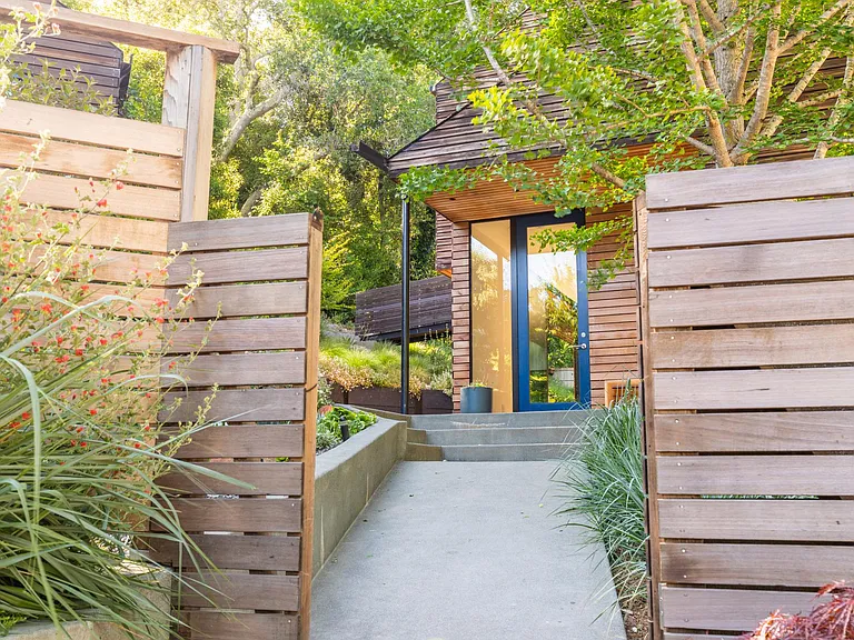 Entrance off Oak Street through private gate