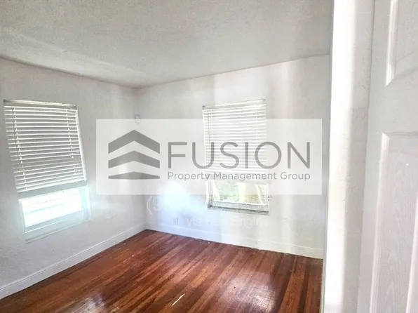 708 NE 4th St, Hallandale Beach, FL 33009