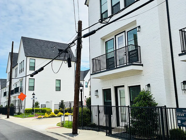131 Thornton St — Photo 10