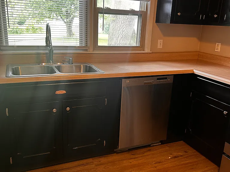 121 Central Ave — Photo 3