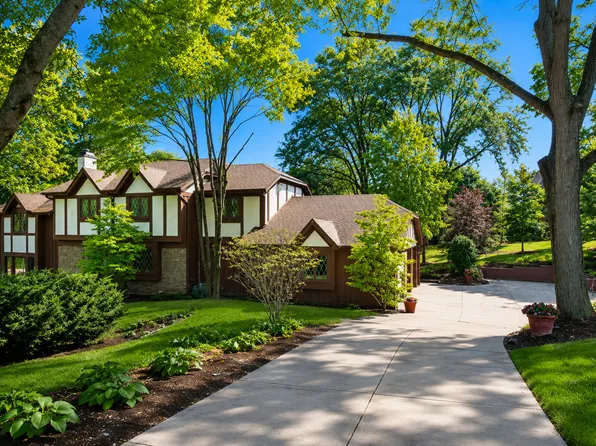1211 S Grove Ave, Barrington, IL 60010