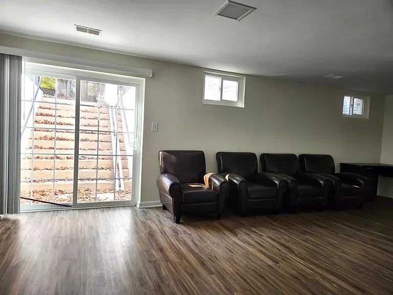 5965 Fairview Woods Dr — Photo 4