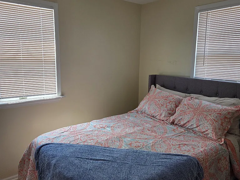 2902 Pine Ave #1B — Photo 12