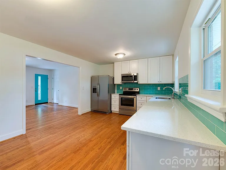5646 Oak Dr — Photo 10