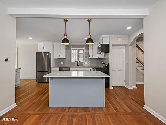 3rd image of 10 Prospect St W