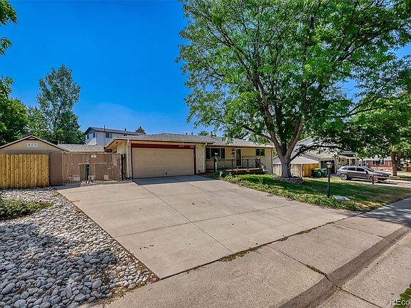 3rd image of 4757 S Oak Court