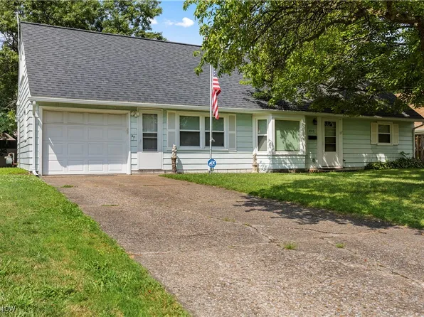 4915 Rosewood Dr, Sheffield Lake, OH 44054