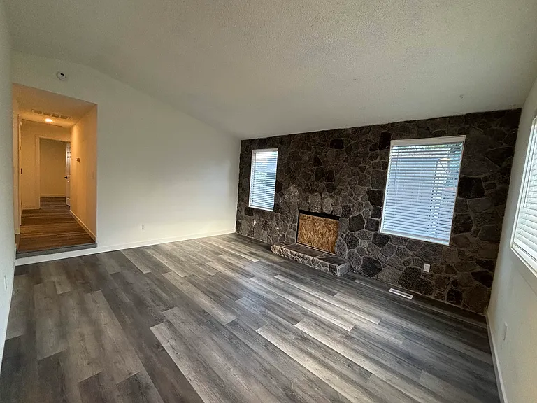 10826 E Burnside St #10826 — Photo 9