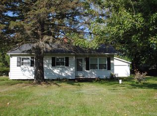 2090 Bramblewood Dr, Burton, MI 48519
