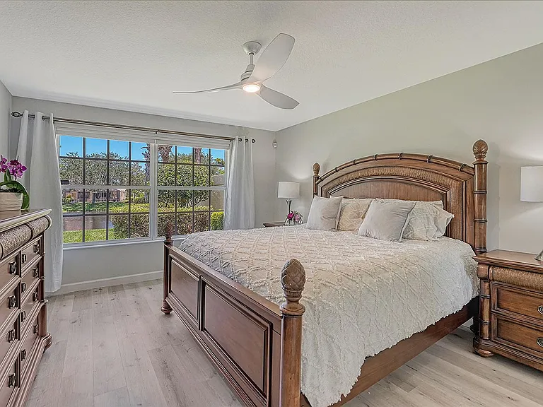 5852 Helicon Pl — Photo 17