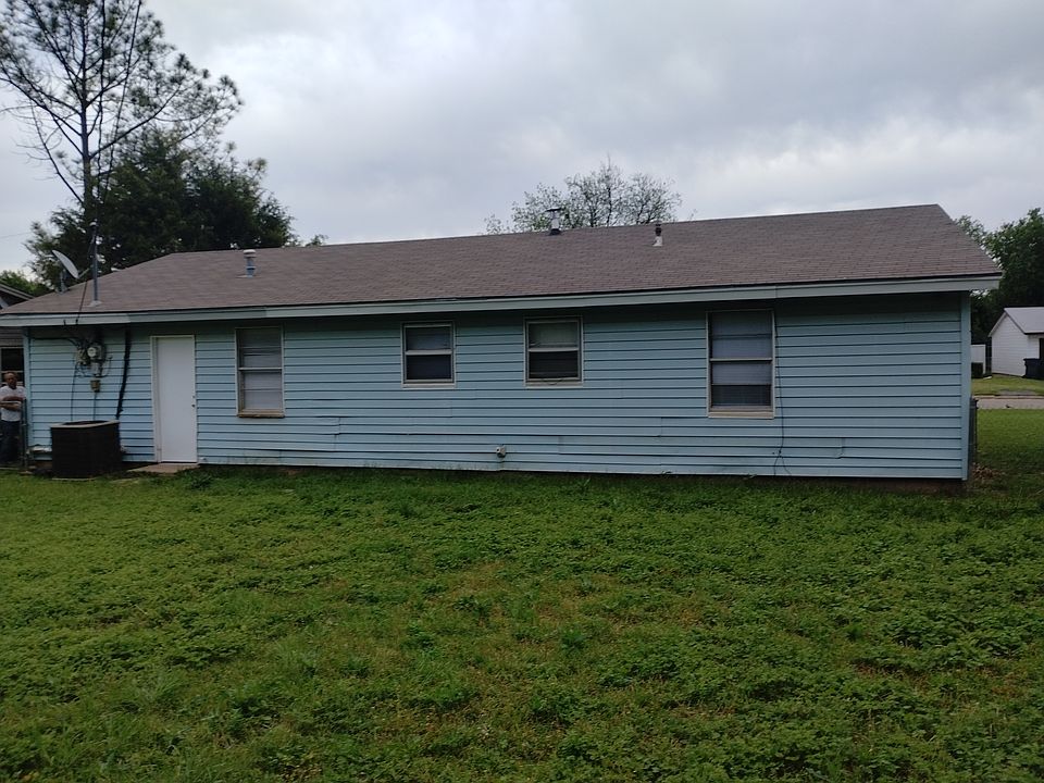 2nd image of 1446 Deville St