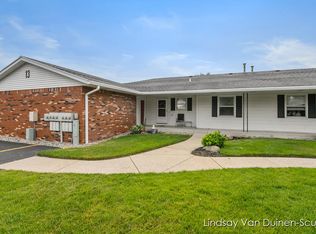 1904 Elizabeth Ln, Jenison, MI 49428