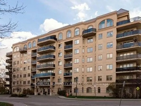 7 Dayspring Cir E #303, Brampton, ON L6P 1B8
