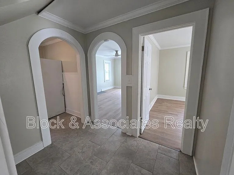 330 Stratford Rd — Photo 8