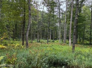 20 Oak Ln, Waymart, PA 18472