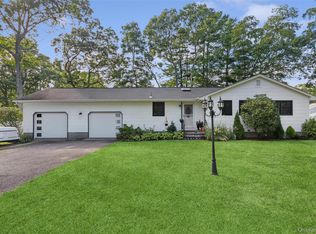 38 Heston Rd, Shirley, NY 11967