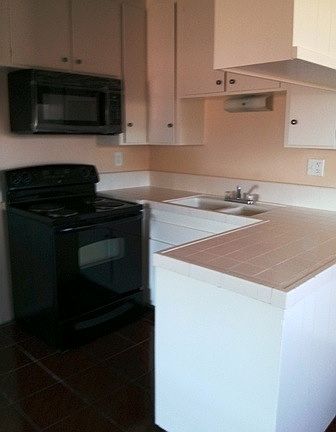 3rd image of 903 N Eucalyptus Ave APT 7