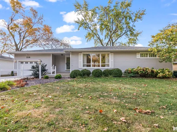 216 W McGrath St, Williamsville, IL 62693