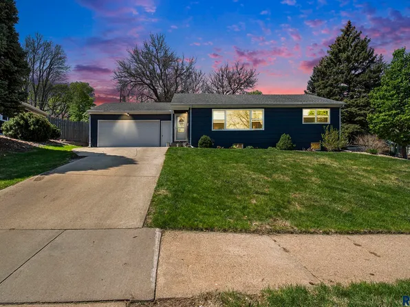 809 S Roberts Dr, Sioux Falls, SD 57104