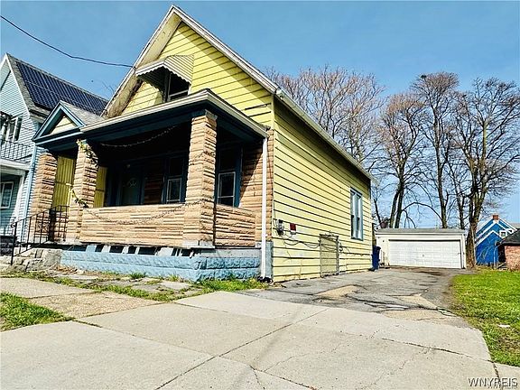 3rd image of 301 Peach St