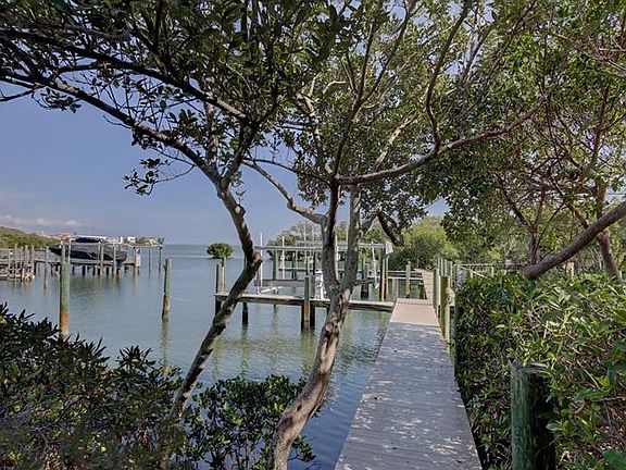 3rd image of 1583 Pinellas Bayway S