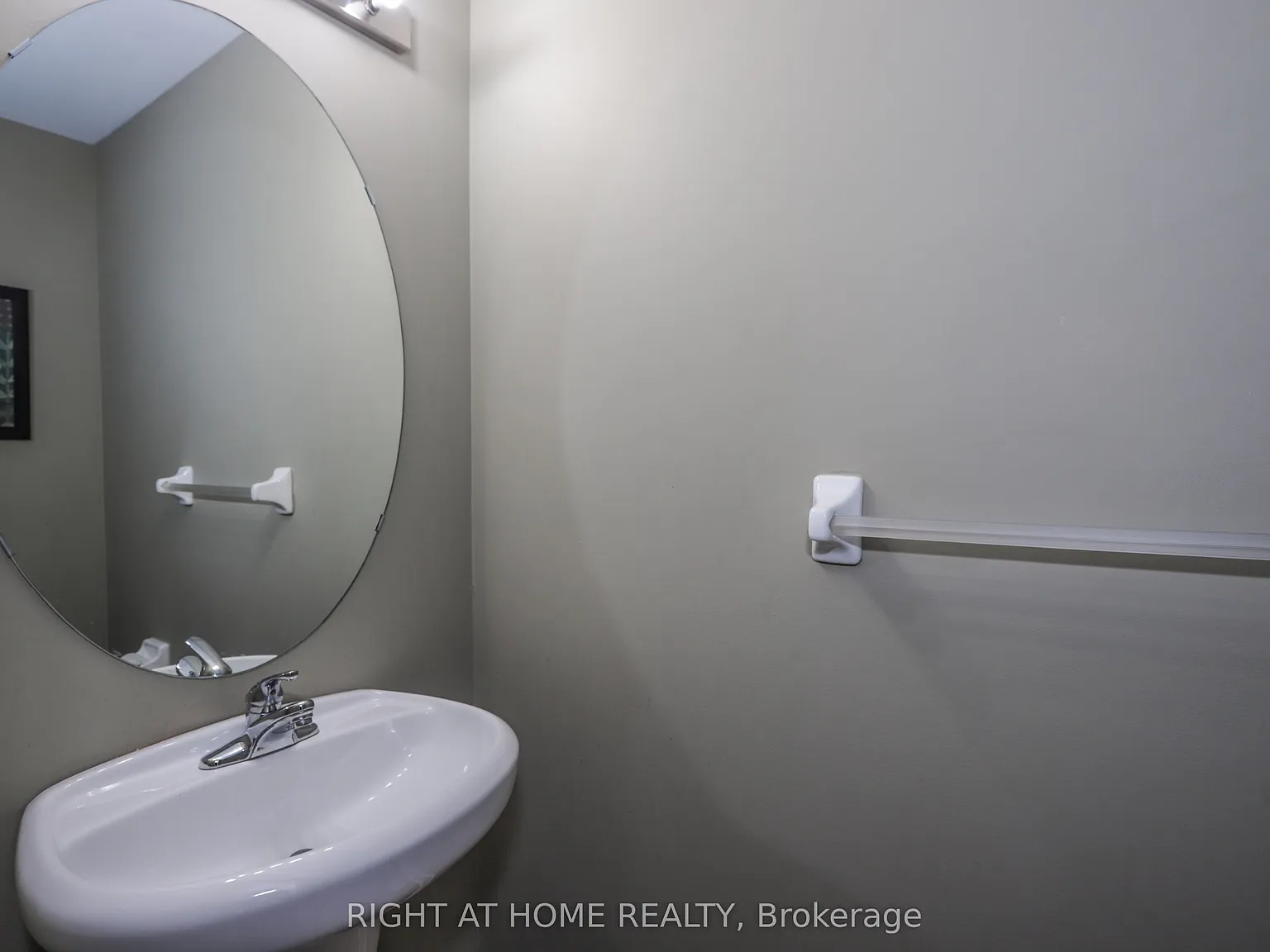 4 bed, $2,900 — Photo 2