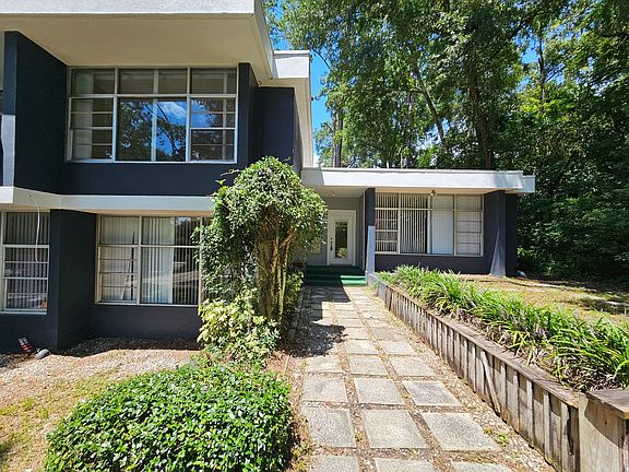 2nd image of 2818 SW 2nd Ave