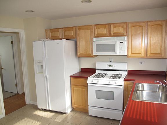 4th image of 805 N Vail Ave