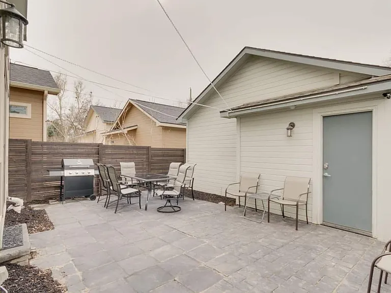 1705 S Vermont Ave — Photo 24