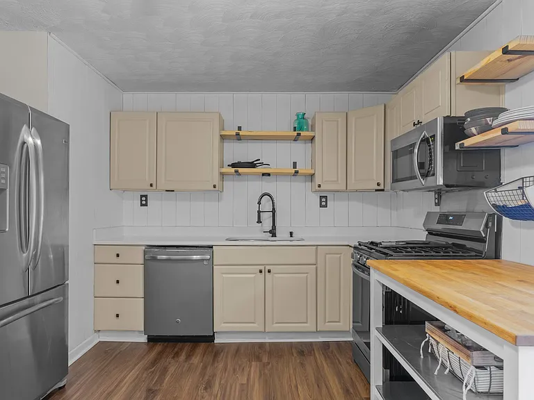 620 E New England Ave — Photo 10