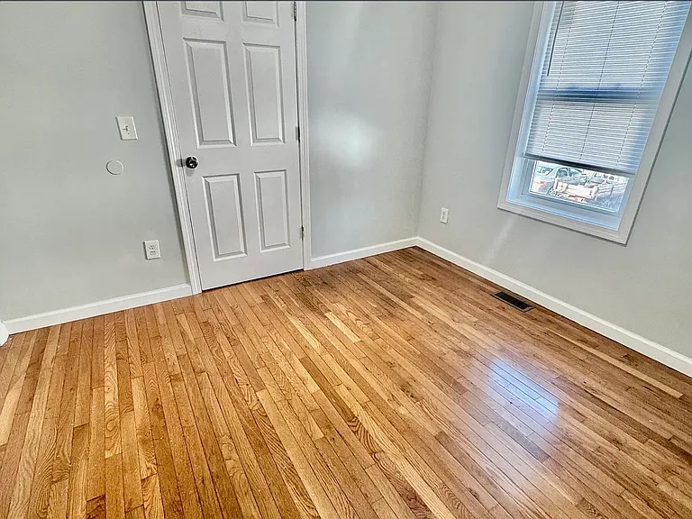 15 Lawrence St #2 — Photo 4