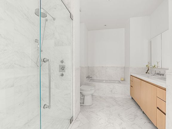 5th image of 215 E 19th St APT 12H