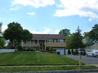 7 Georgetown Dr, Manalapan, NJ 07726