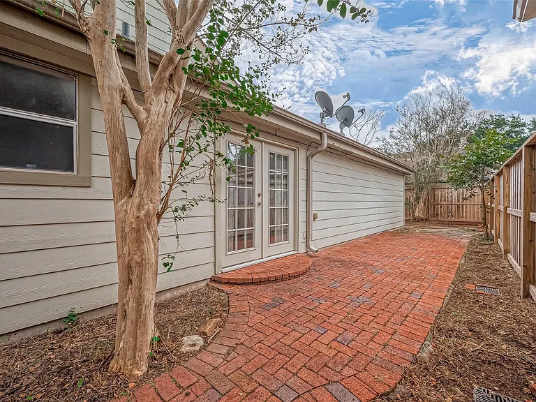 2022 Highland Hills Dr — Photo 34