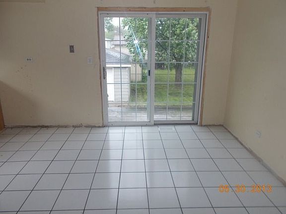 3rd image of 10 W Drummond Ave