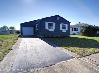 12 Eldorado St, Toms River, NJ 08757