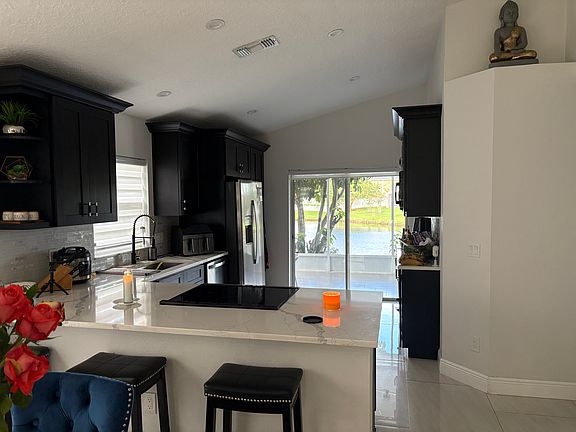 3rd image of 205 Southbridge Cir