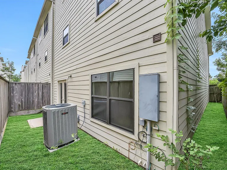 650 Westcross St #70 — Photo 35