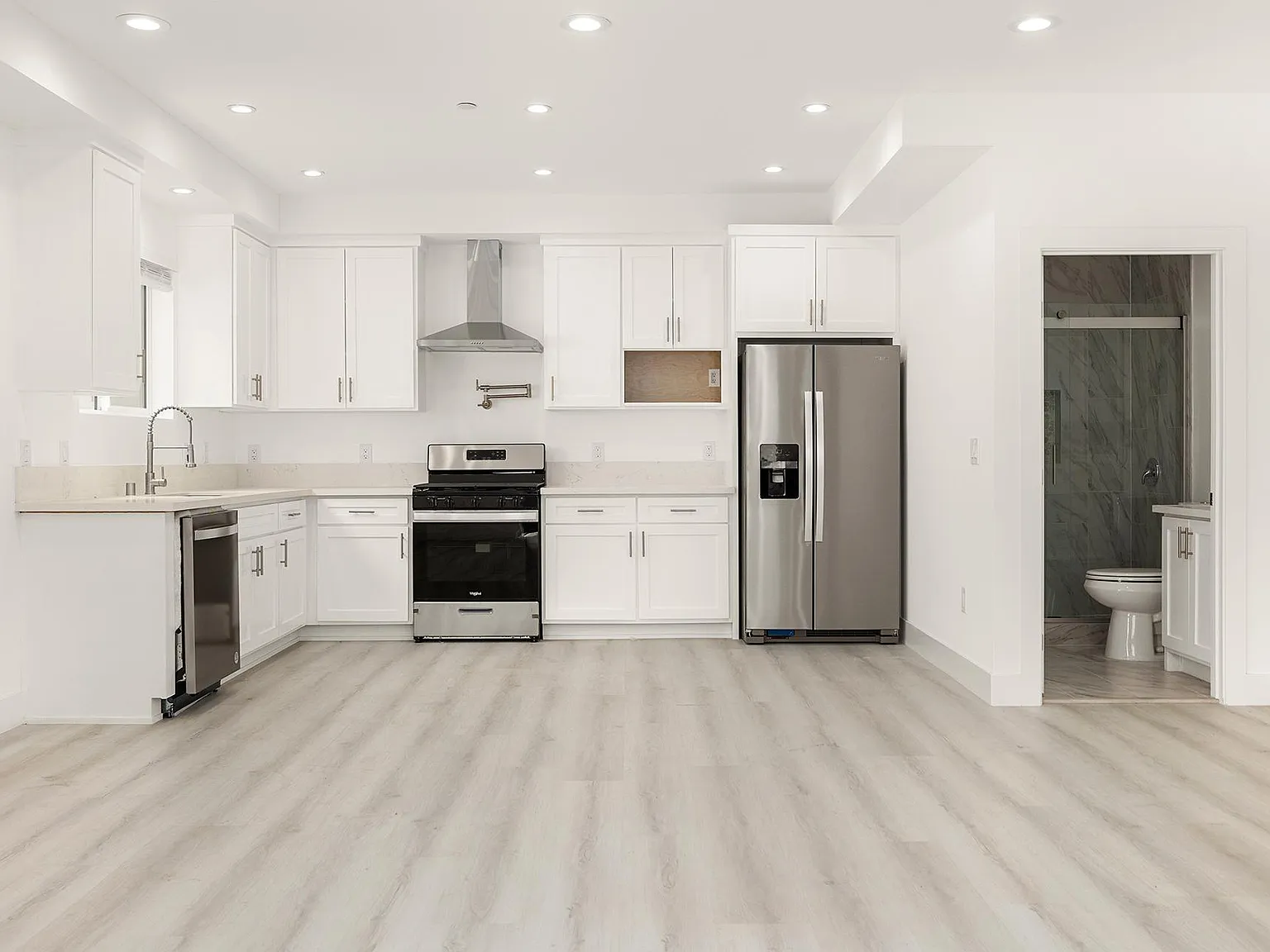 4 bed, 1750 sqft, $4,144 — Photo 4
